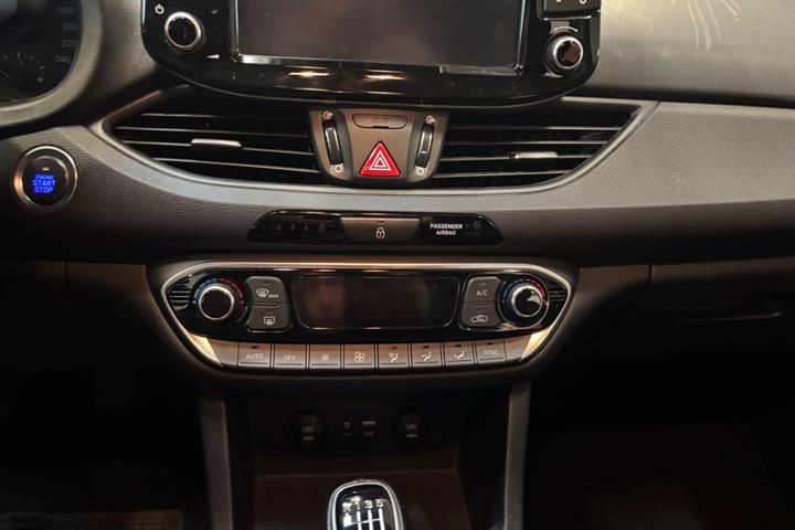 Sort Hyundai i30 fra 2017