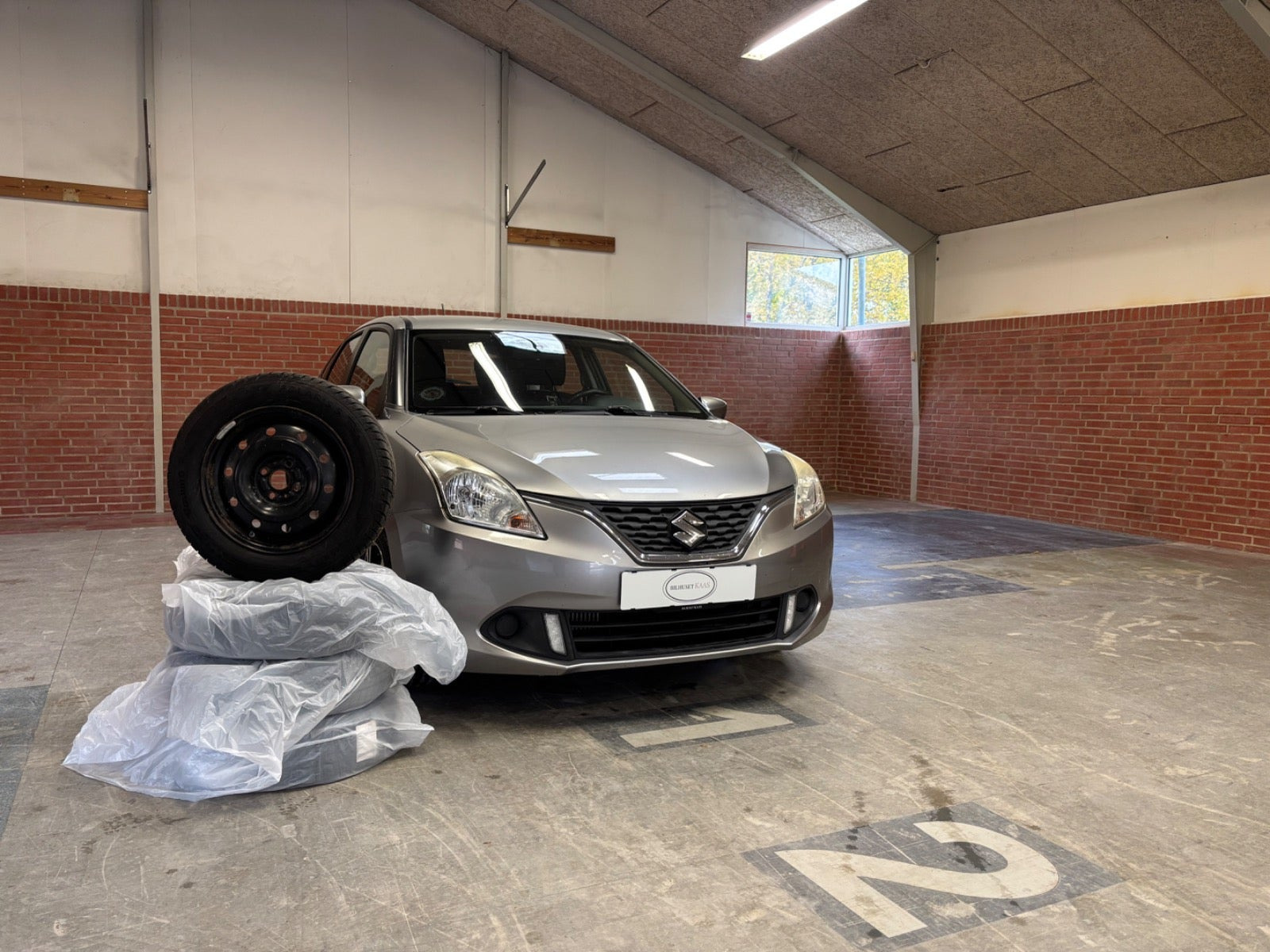 Sølv Suzuki Baleno fra 2016