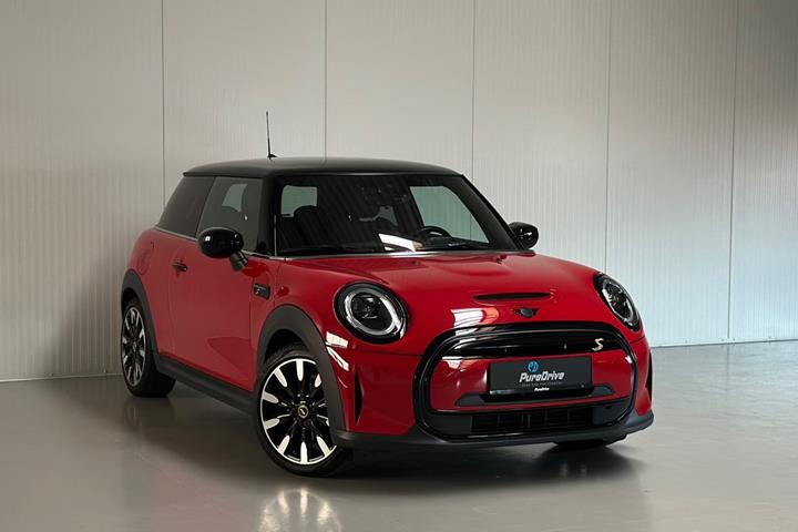 Rød Mini Cooper SE fra 2021