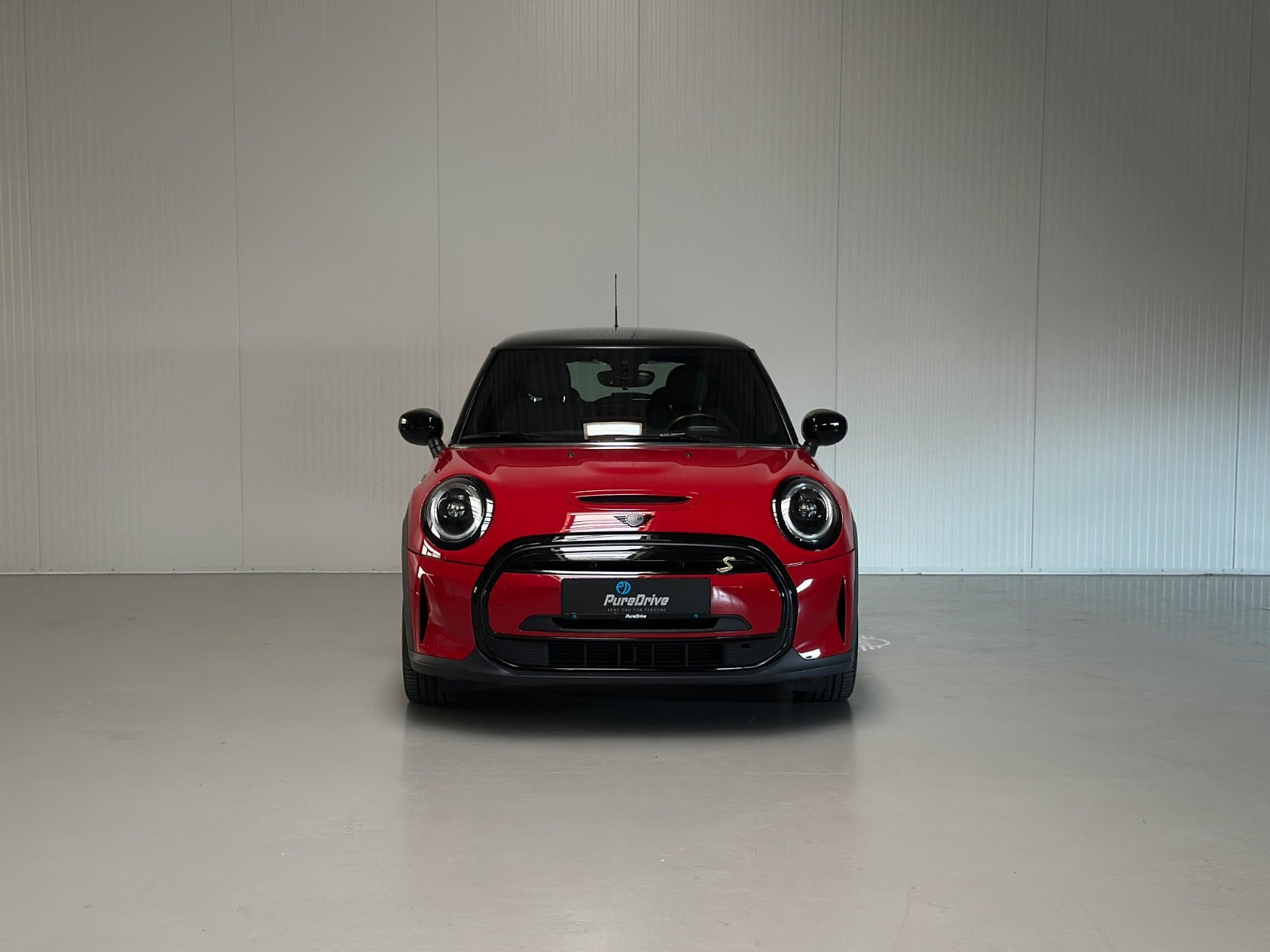 Rød Mini Cooper SE fra 2021