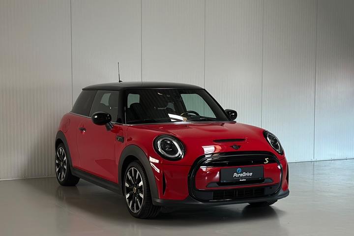 Rød Mini Cooper SE fra 2021