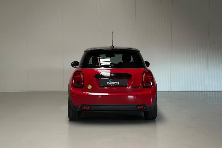 Rød Mini Cooper SE fra 2021