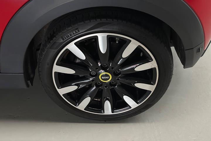 Rød Mini Cooper SE fra 2021