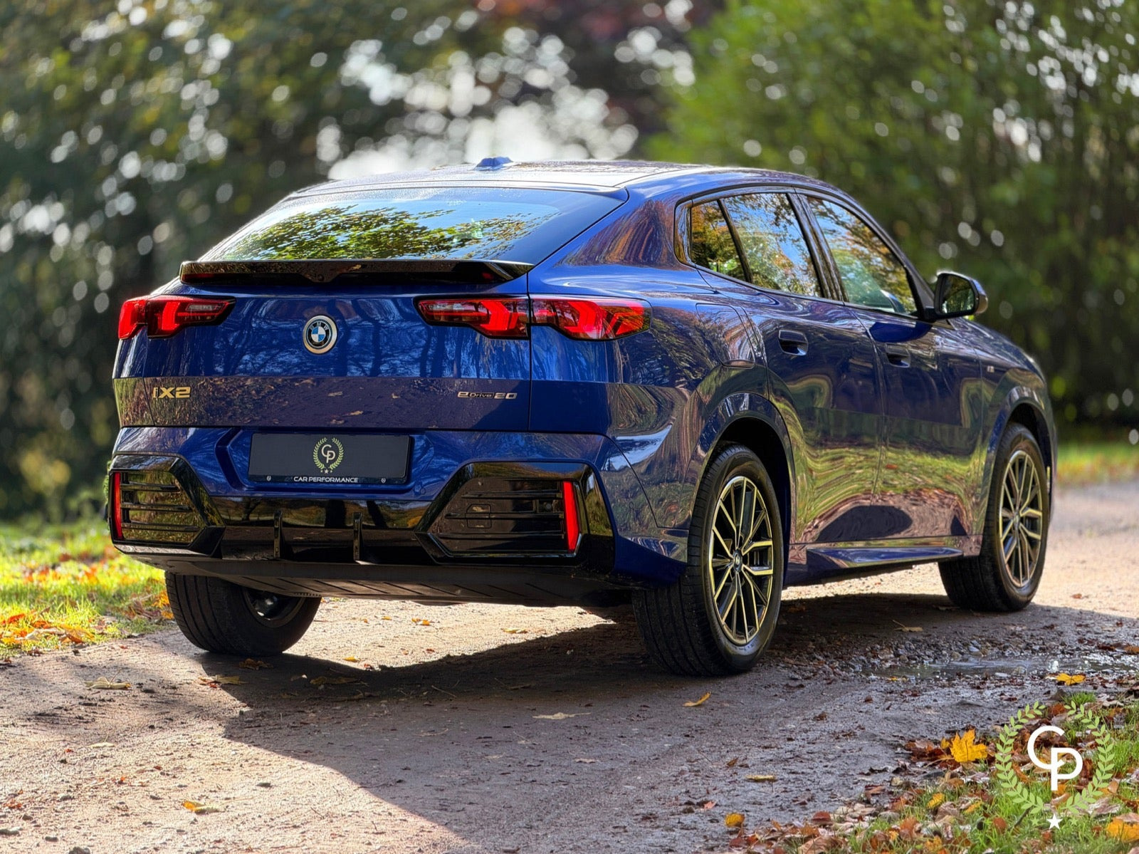 Blå BMW iX2 fra 2025