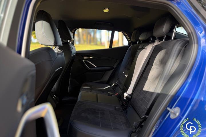 Blå BMW iX2 fra 2025