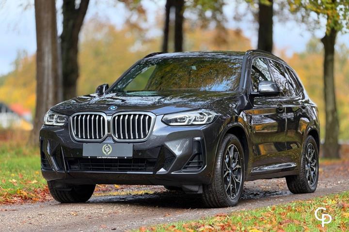 Grå BMW X3 fra 2022