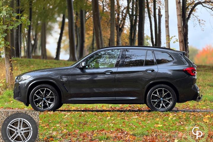Grå BMW X3 fra 2022