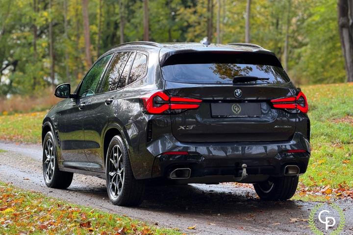 Grå BMW X3 fra 2022