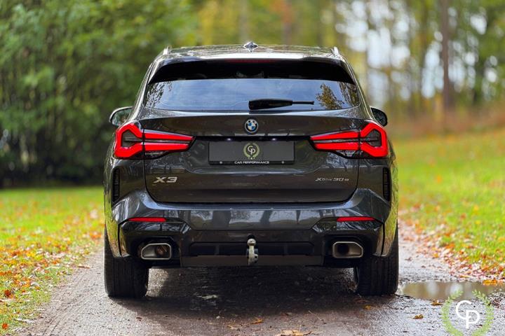 Grå BMW X3 fra 2022