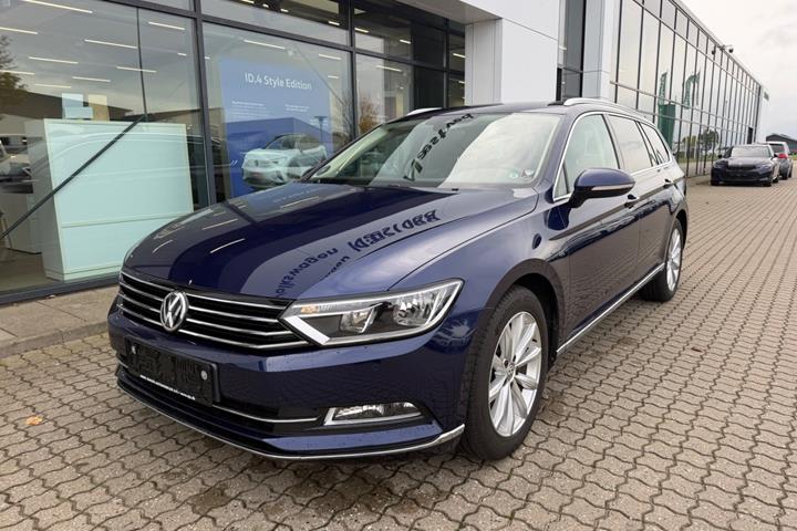 Blå VW Passat fra 2019