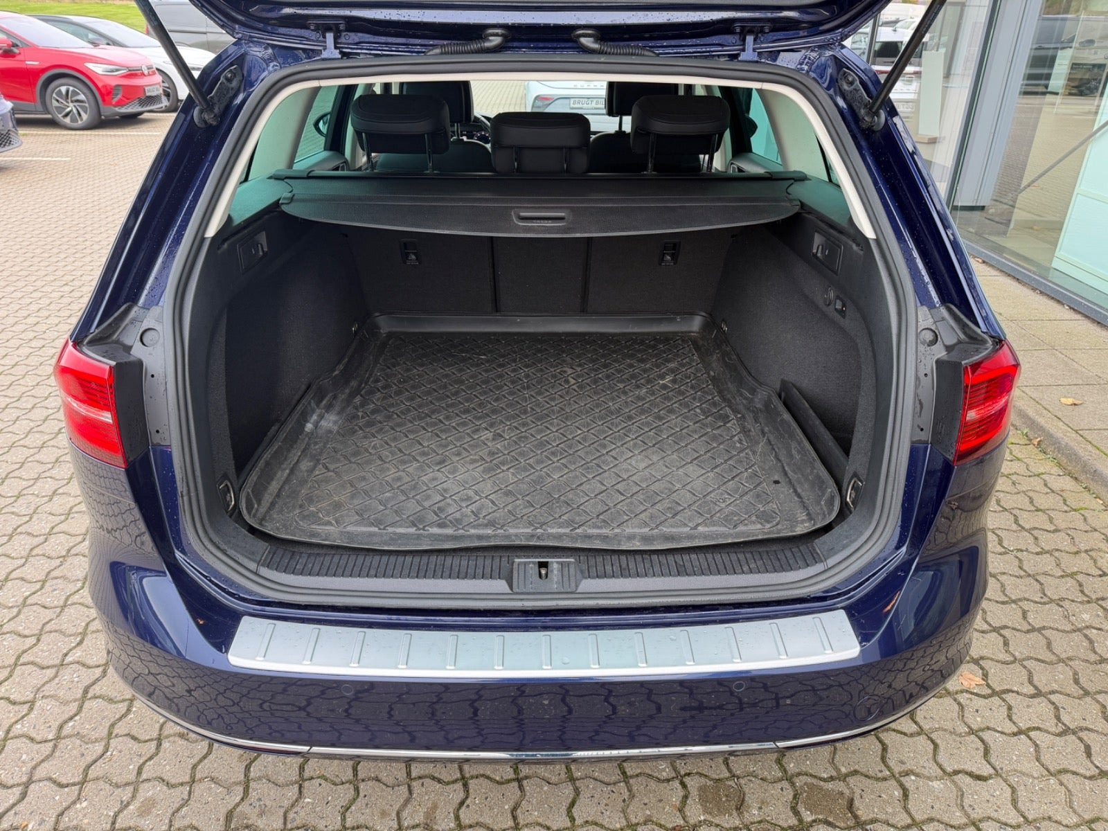 Blå VW Passat fra 2019