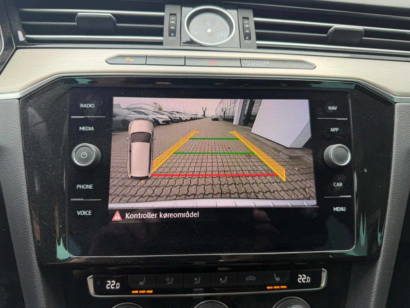 Blå VW Passat fra 2019