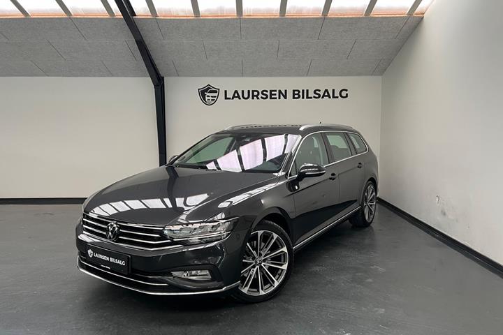 Grå VW Passat fra 2021