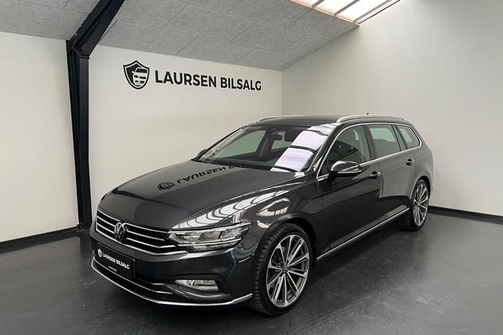 Grå VW Passat fra 2021