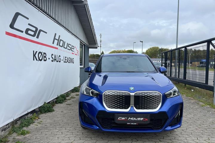 Blå BMW iX1 fra 2024