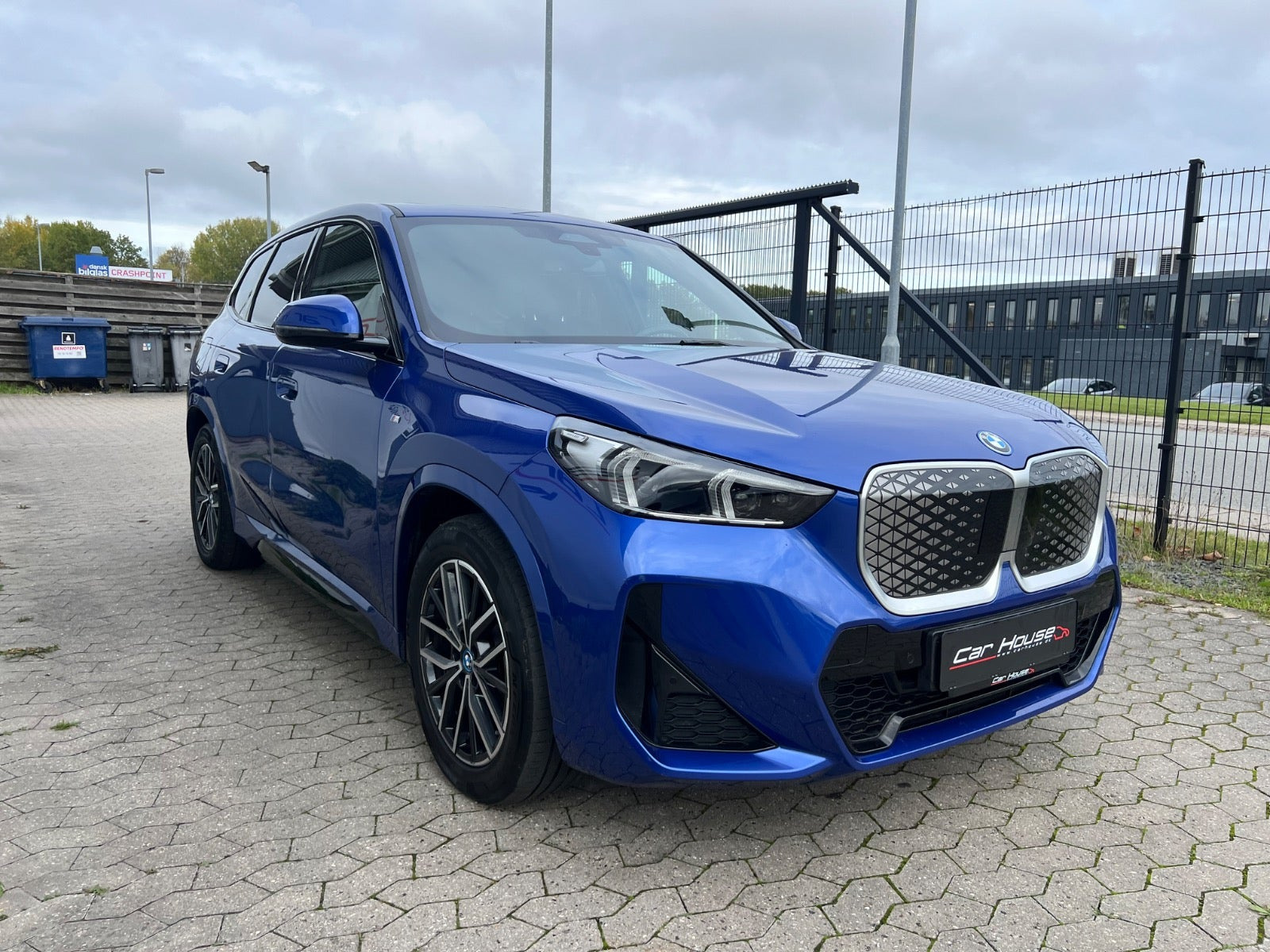Blå BMW iX1 fra 2024