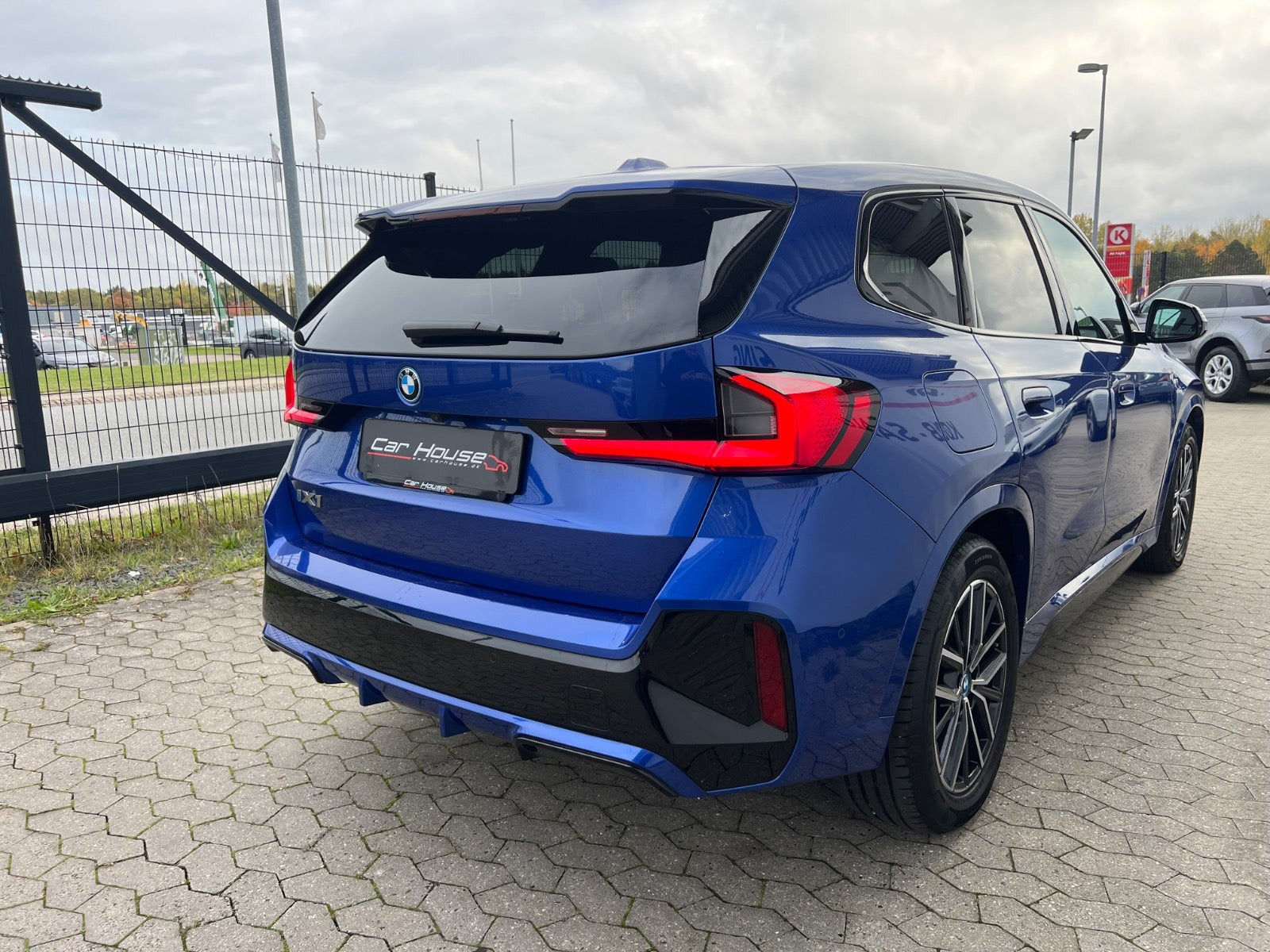 Blå BMW iX1 fra 2024