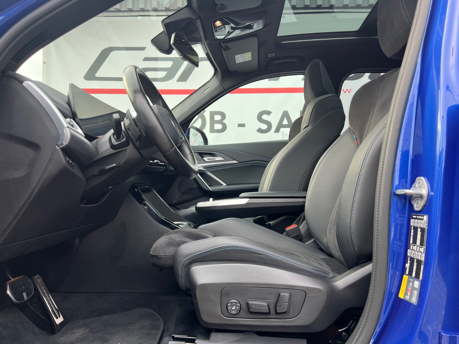 Blå BMW iX1 fra 2024
