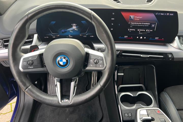 Blå BMW iX1 fra 2024