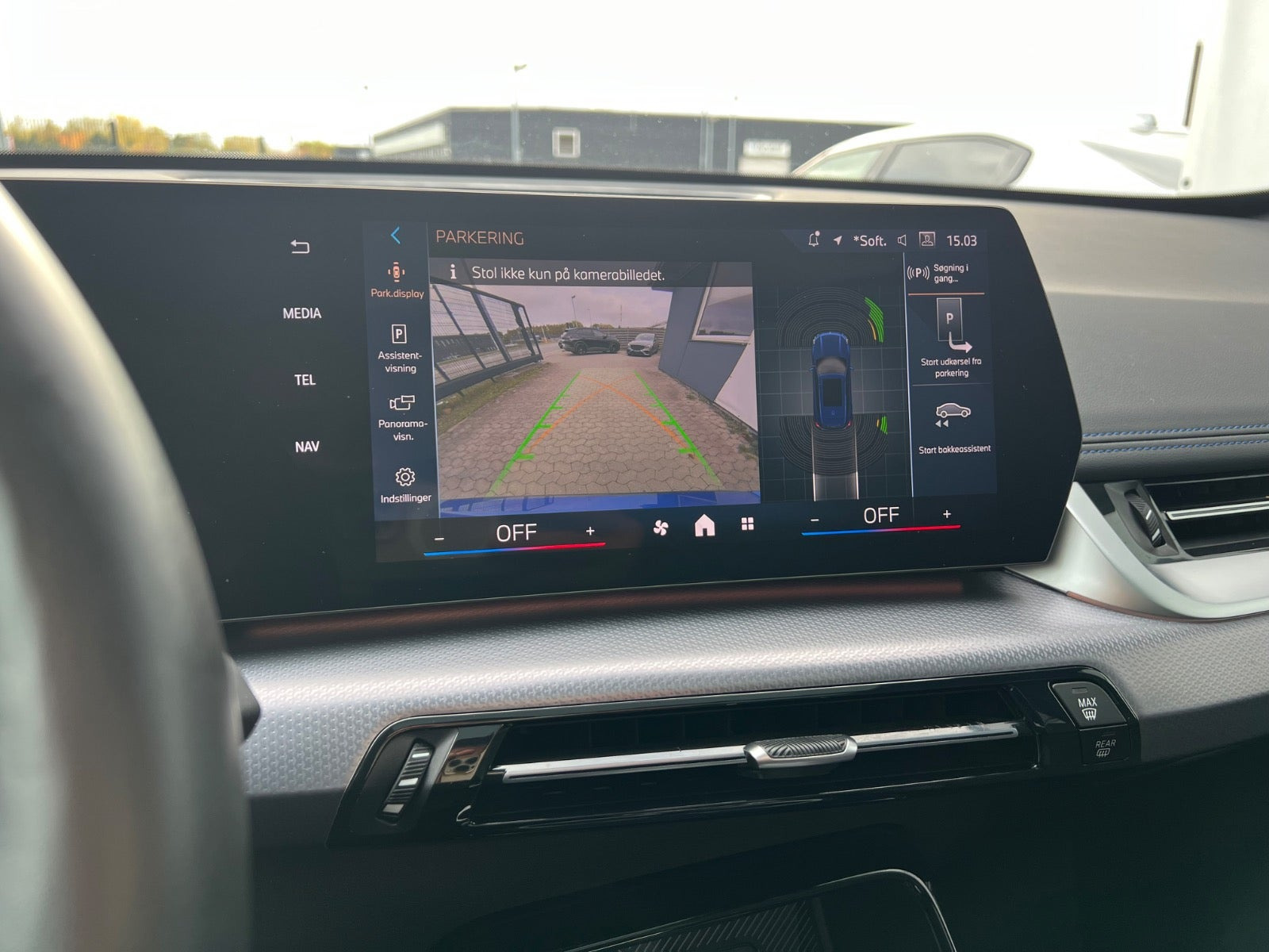 Blå BMW iX1 fra 2024