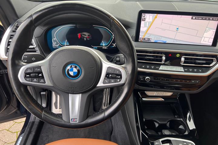 Sort BMW iX3 fra 2023
