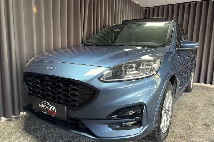 Blå Ford Kuga fra 2021