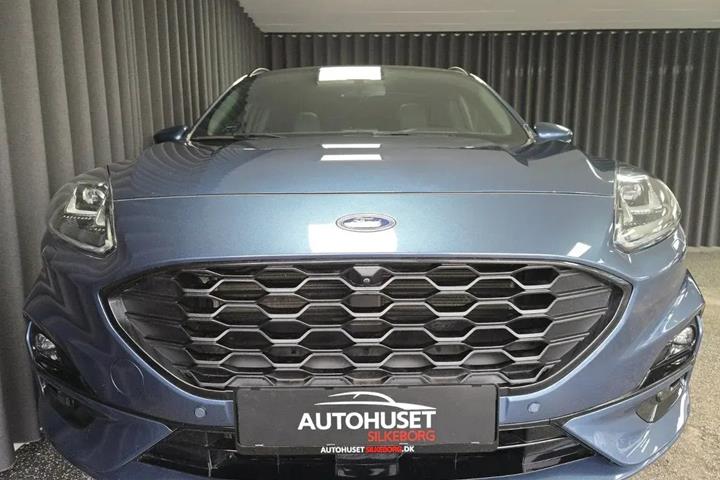 Blå Ford Kuga fra 2021
