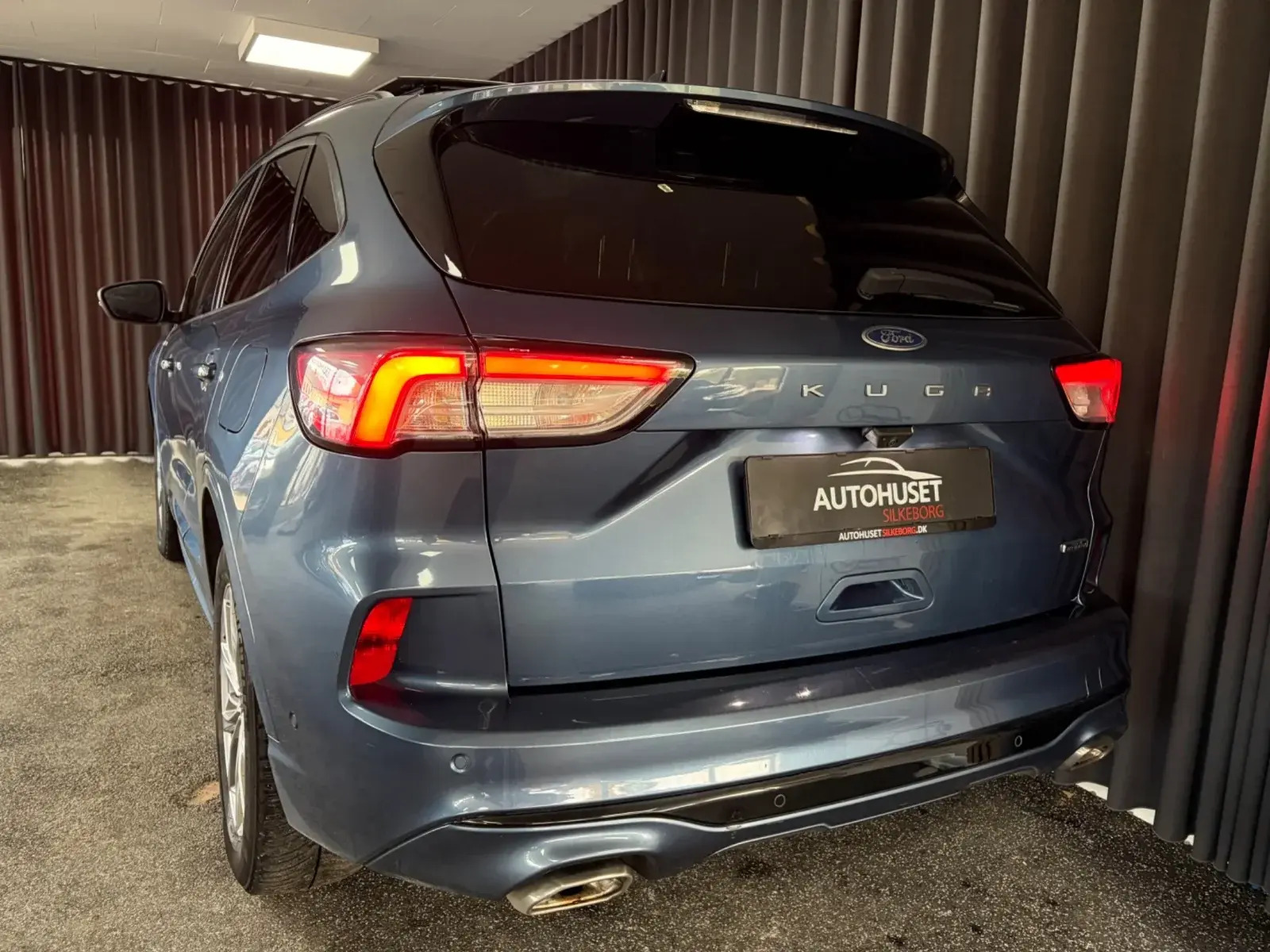 Blå Ford Kuga fra 2021