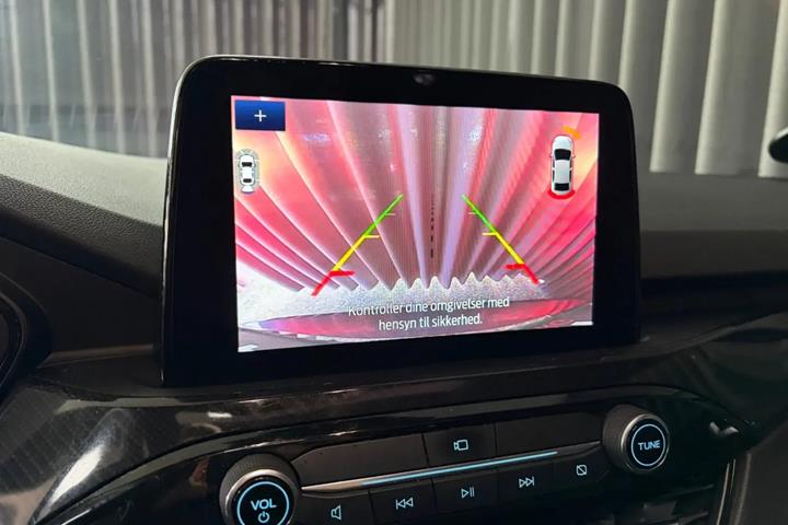 Blå Ford Kuga fra 2021