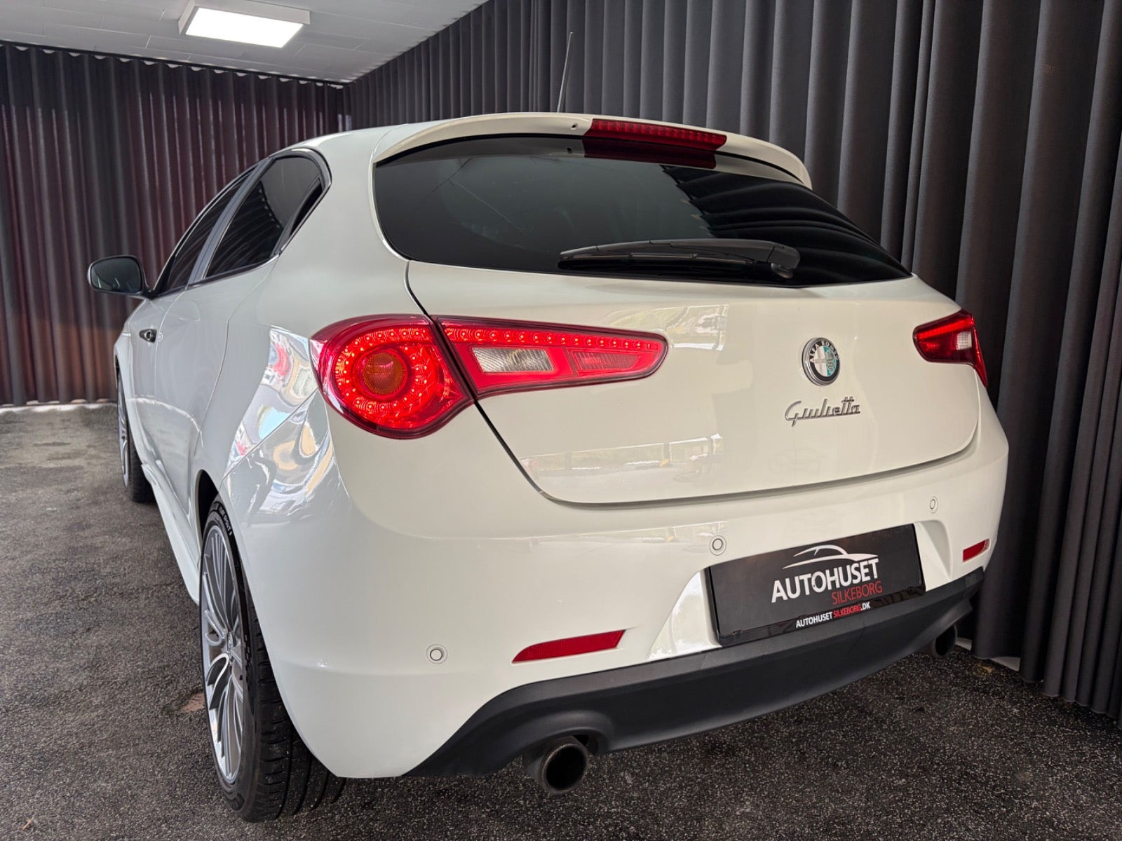 Rød Alfa Romeo Giulietta fra 2014