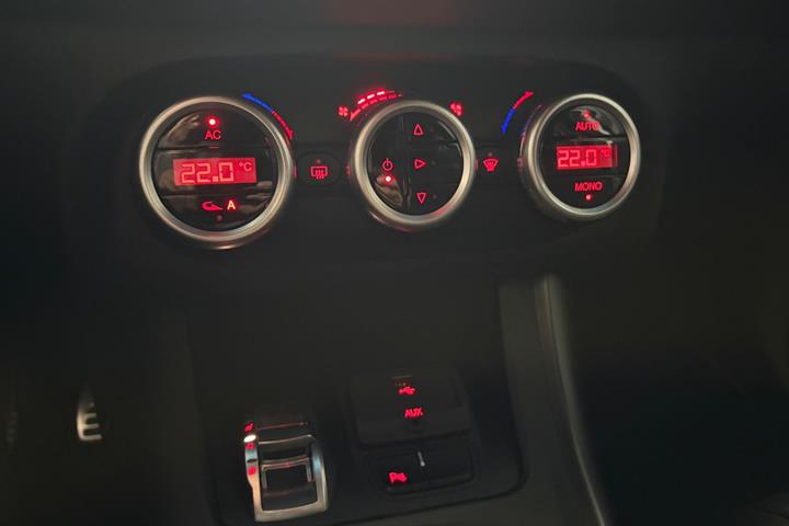 Rød Alfa Romeo Giulietta fra 2014
