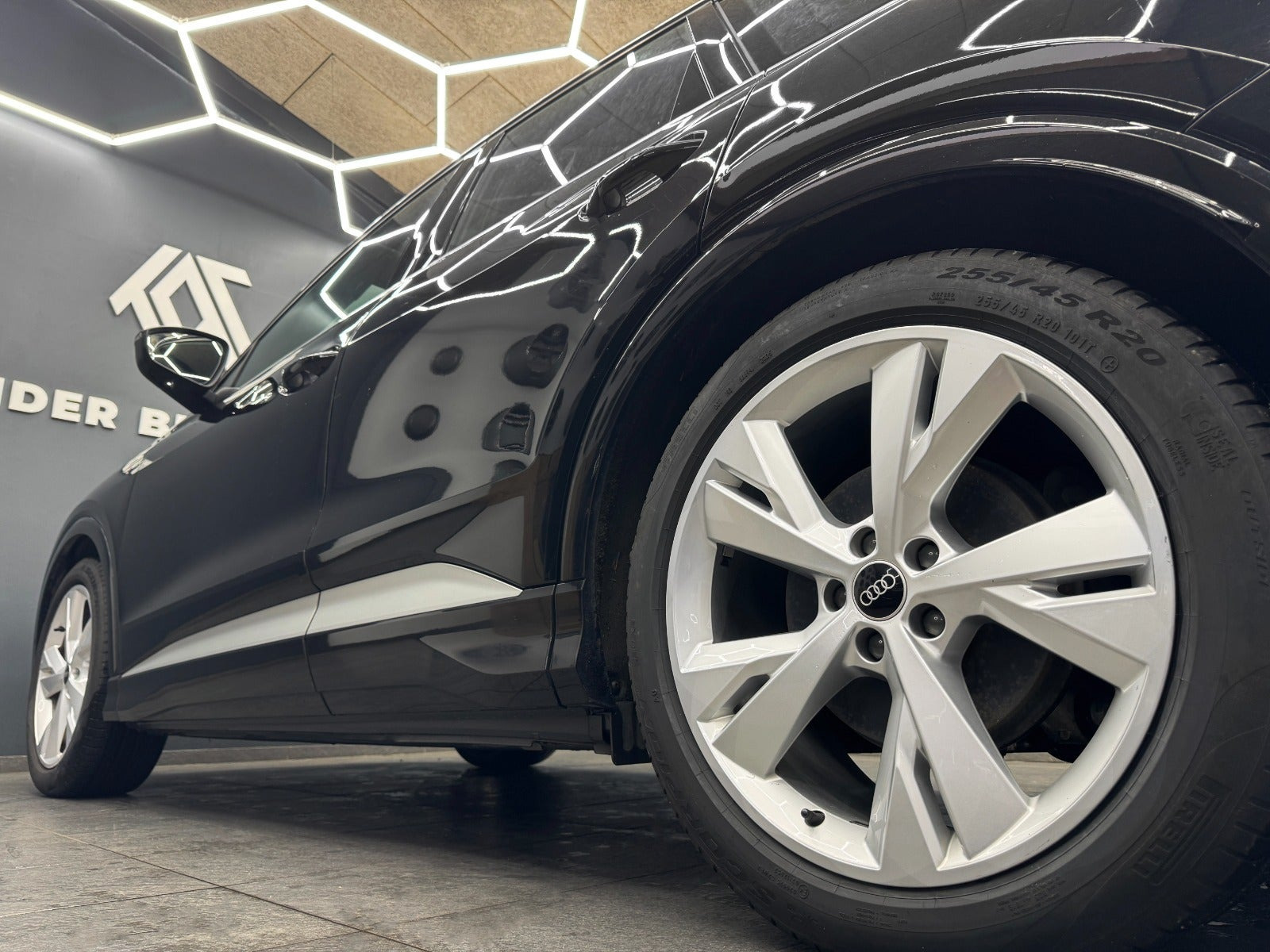Sort Audi Q4 e-tron fra 2023