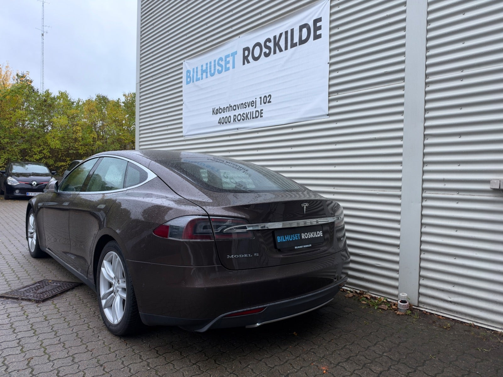Brun Tesla Model S fra 2015