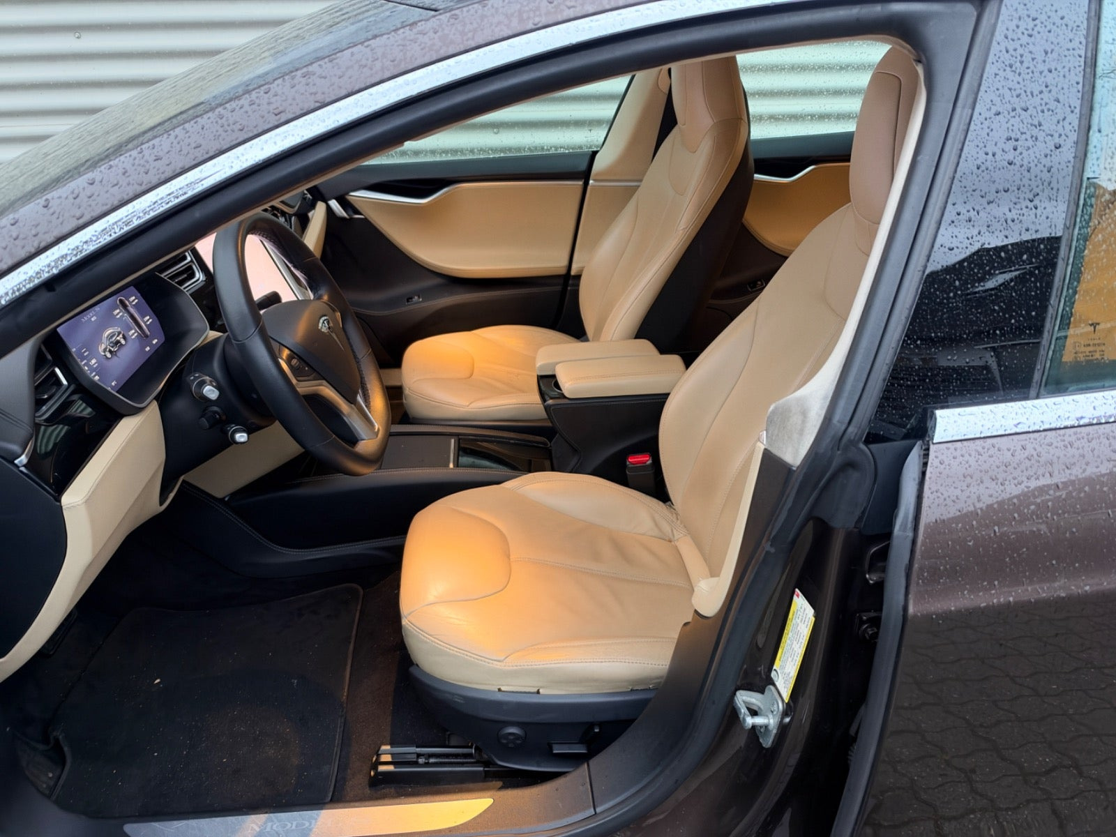 Brun Tesla Model S fra 2015