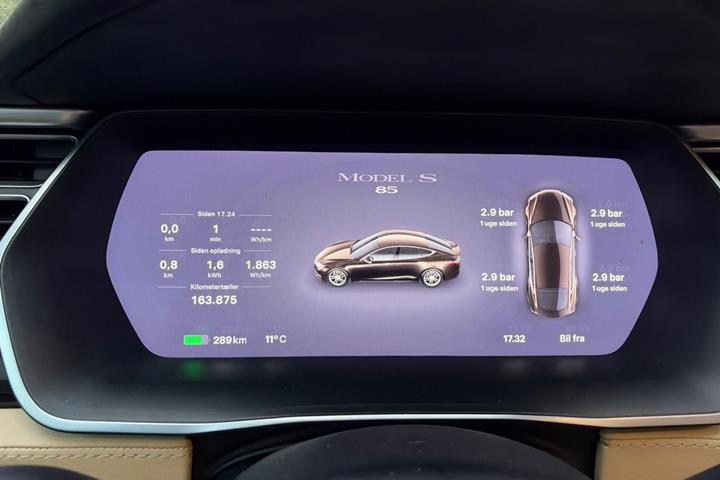 Brun Tesla Model S fra 2015
