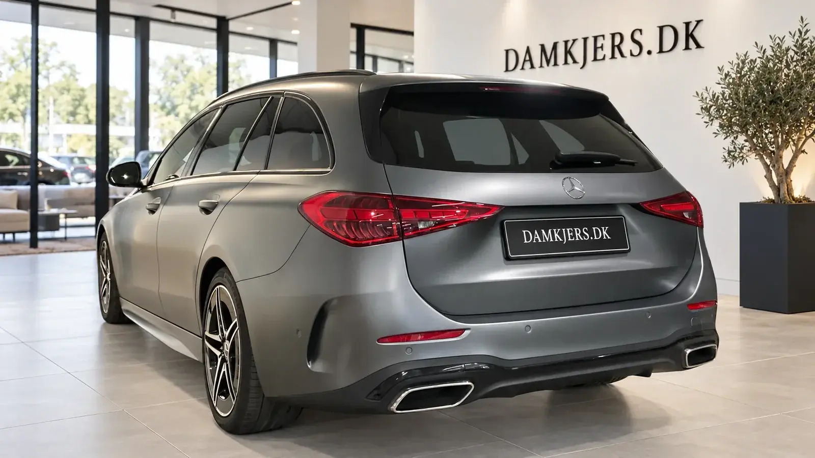 Grå Mercedes C220 d fra 2024