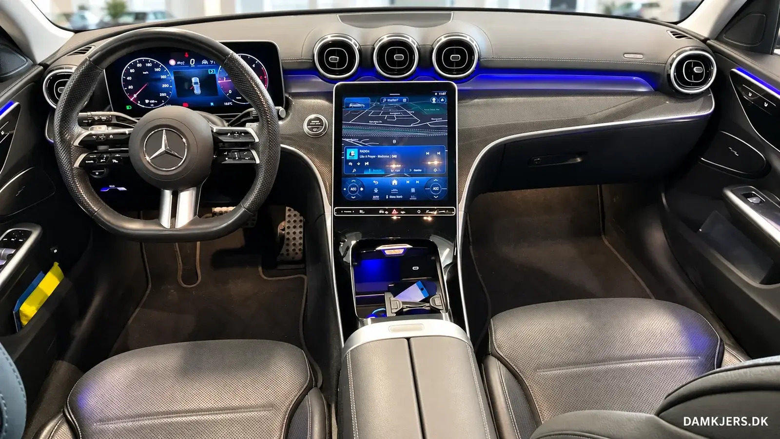 Grå Mercedes C220 d fra 2024