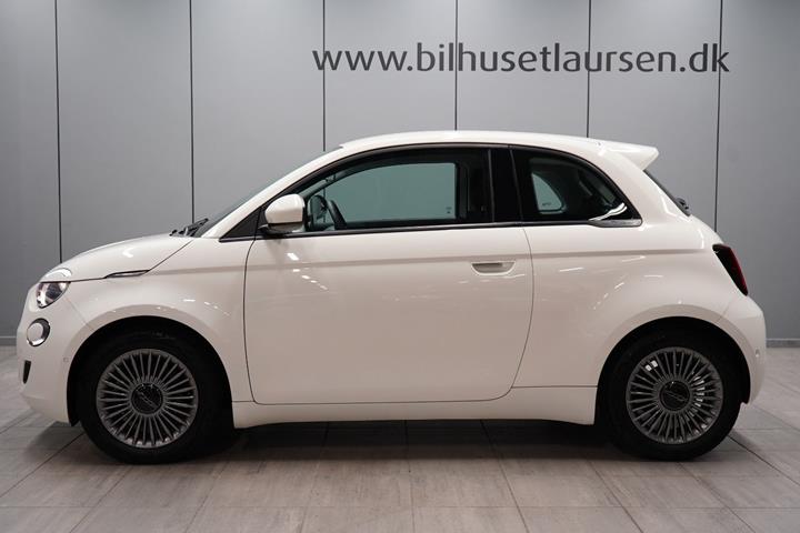 Hvid Fiat 500e fra 2023