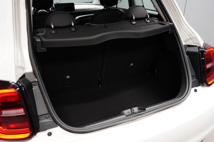 Hvid Fiat 500e fra 2023