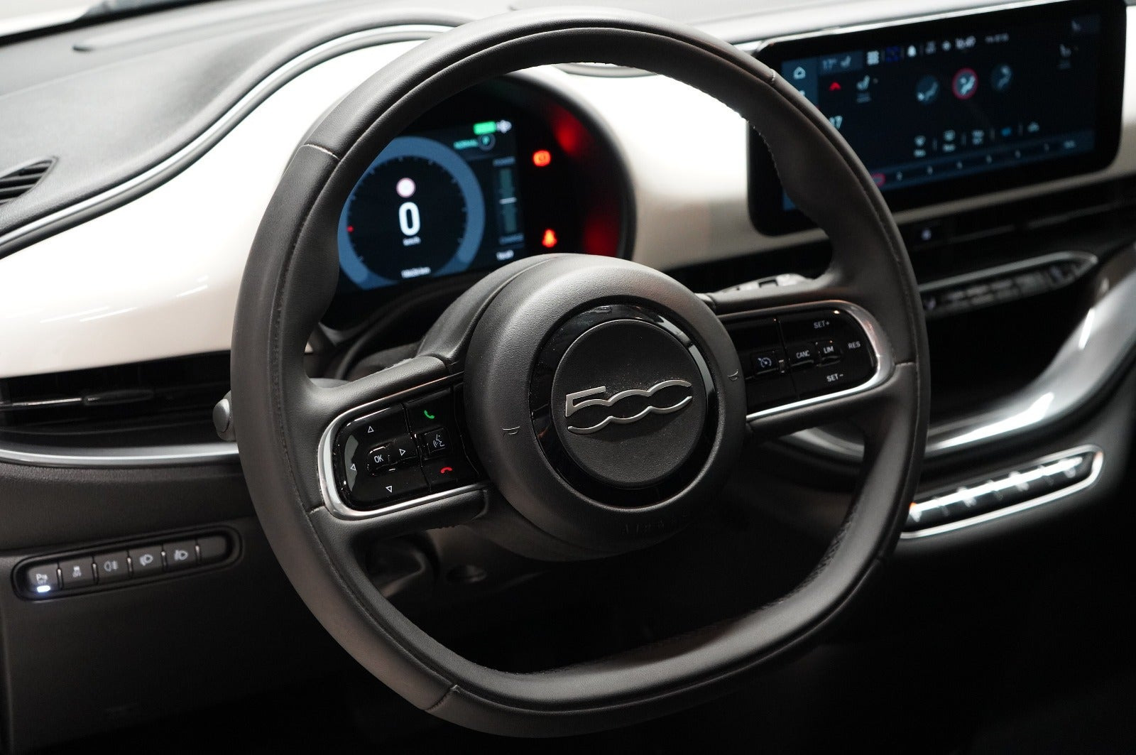 Hvid Fiat 500e fra 2023