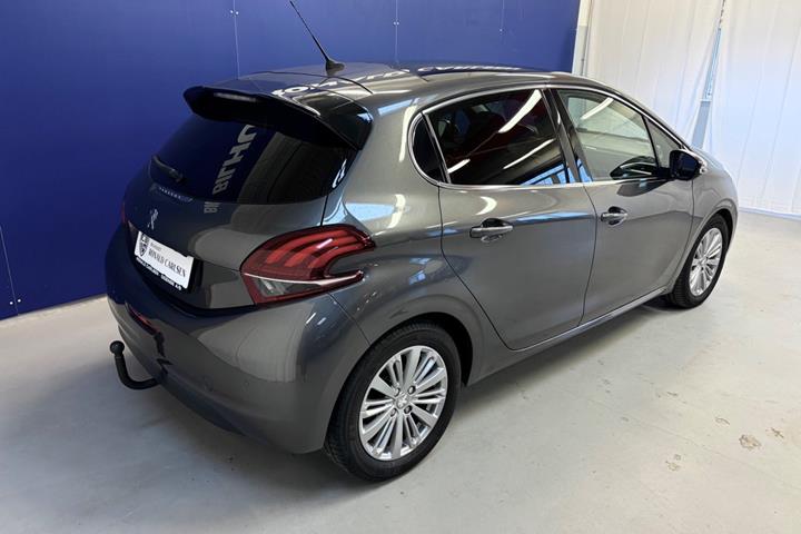 Grå Peugeot 208 fra 2019