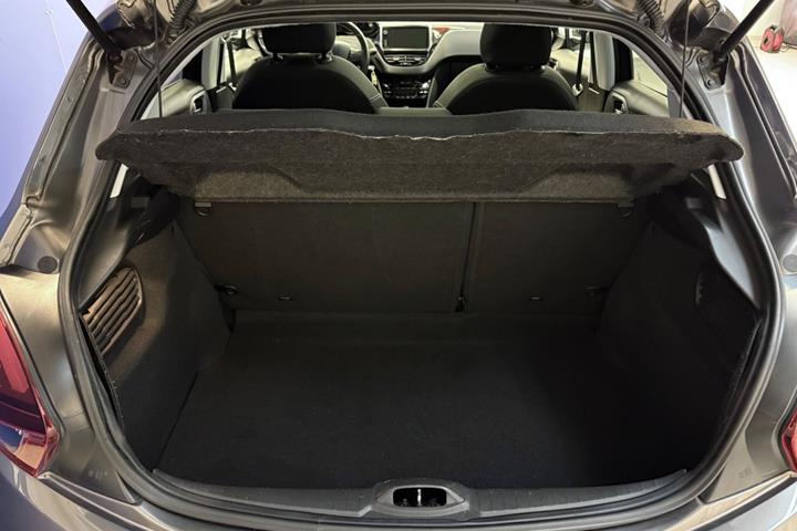 Grå Peugeot 208 fra 2019