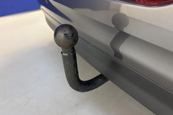 Grå Peugeot 208 fra 2019