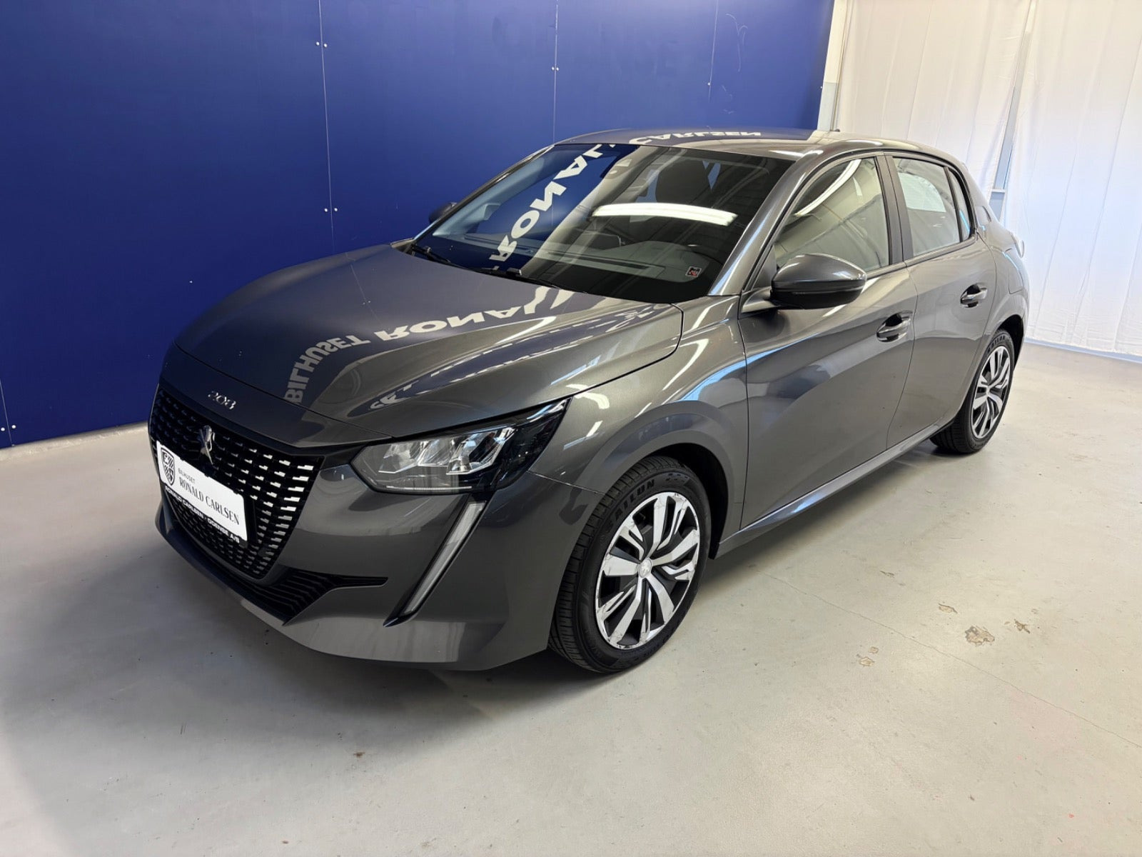 Grå Peugeot 208 fra 2020