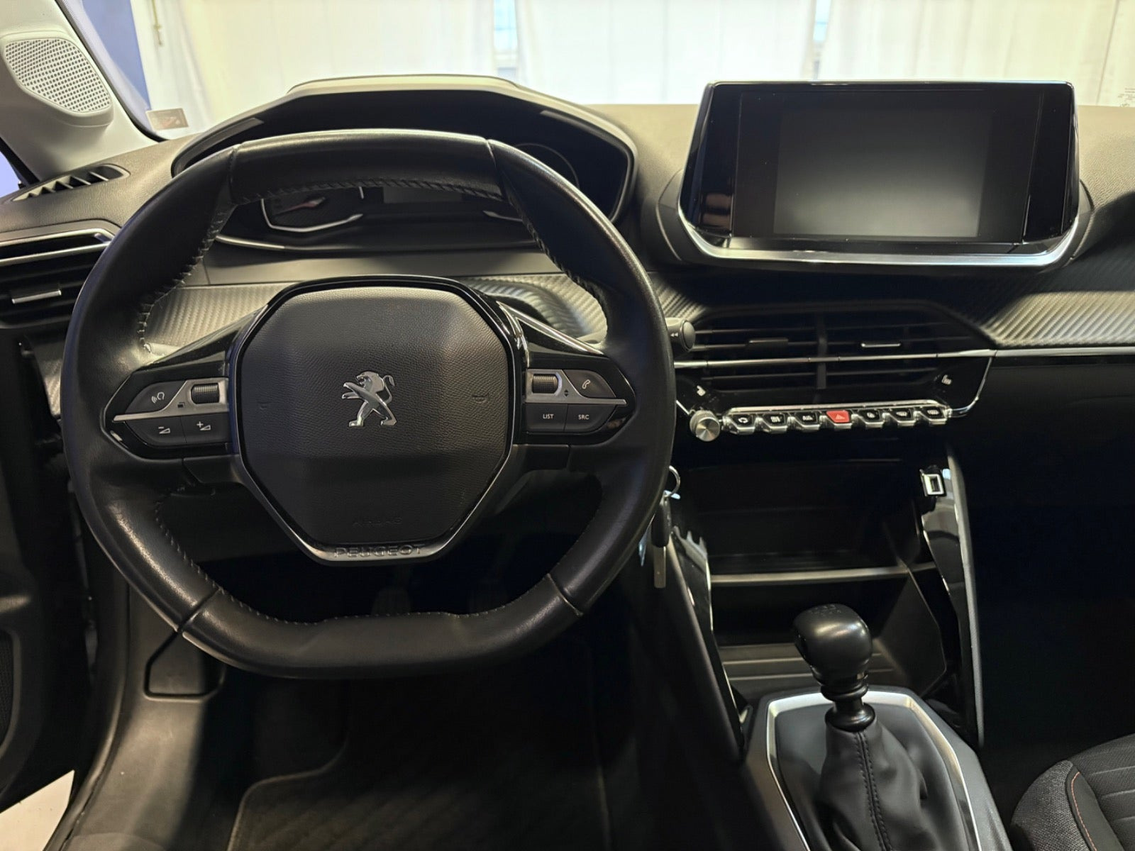 Grå Peugeot 208 fra 2020