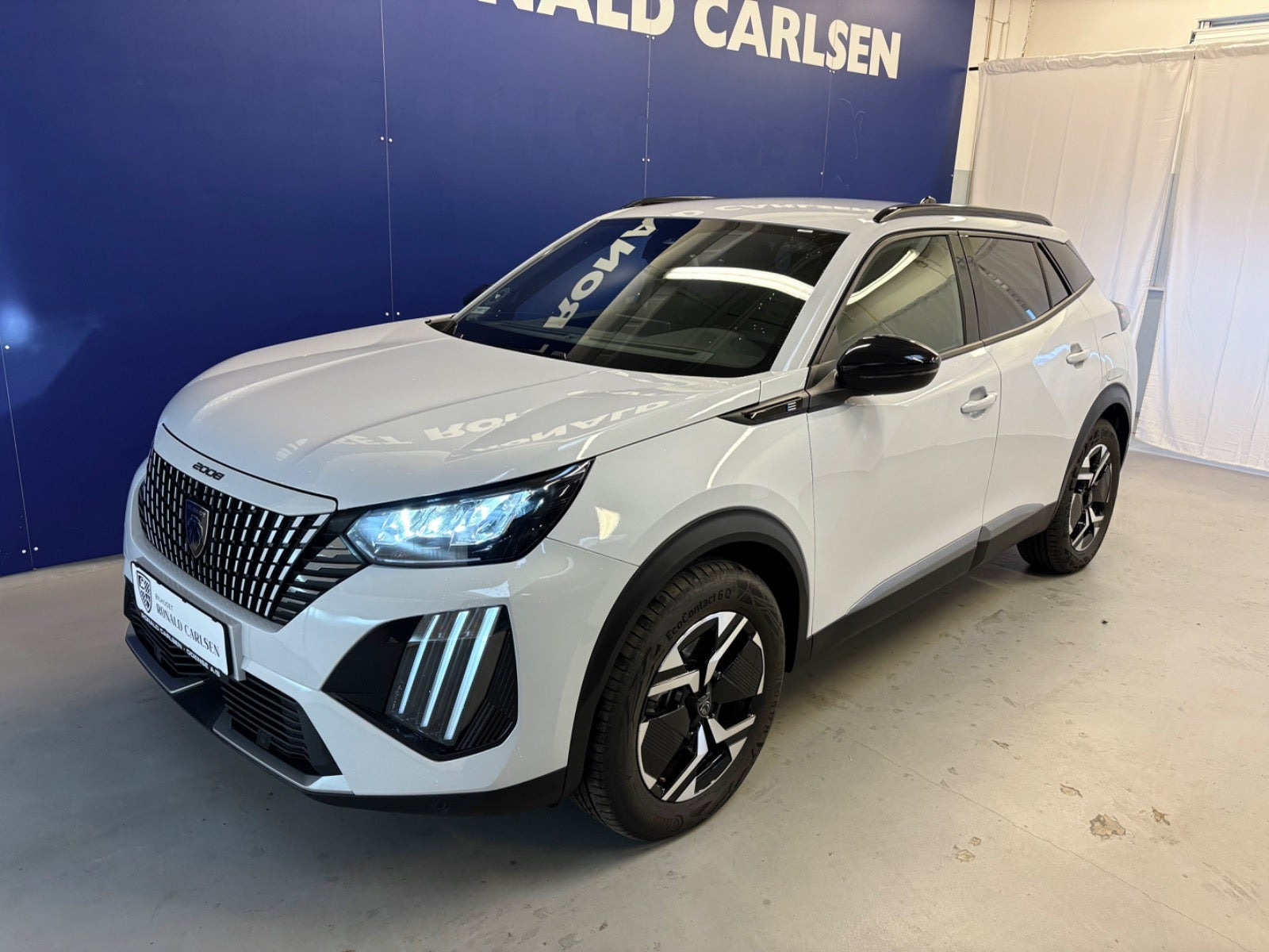 Hvid Peugeot e-2008 fra 2025