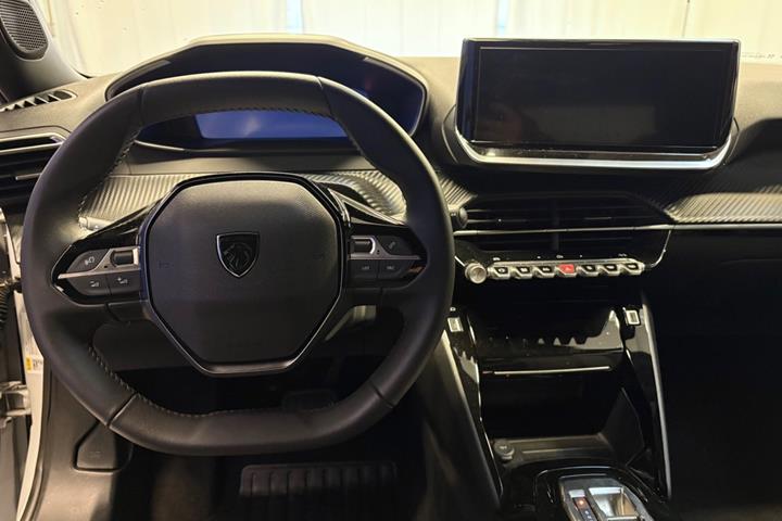 Hvid Peugeot e-2008 fra 2025