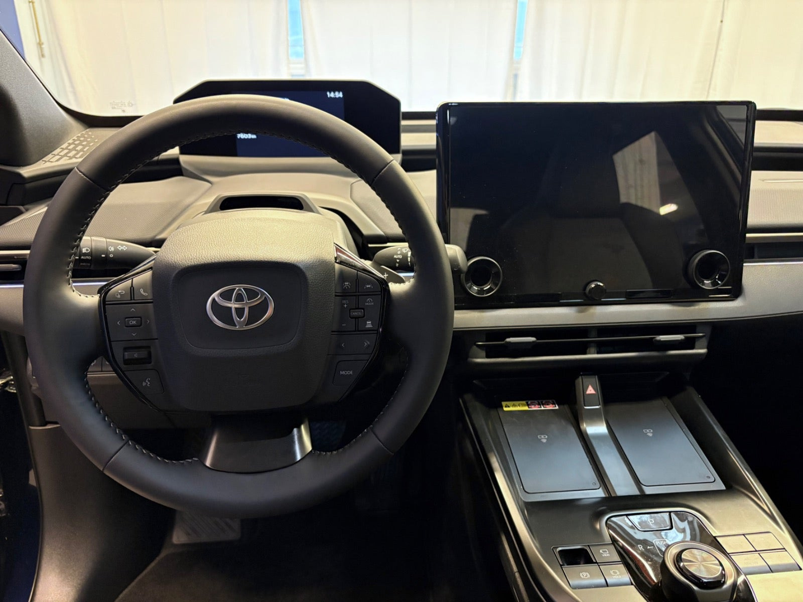 Blå Toyota BZ4X fra 2026