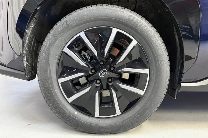 Blå Toyota BZ4X fra 2026