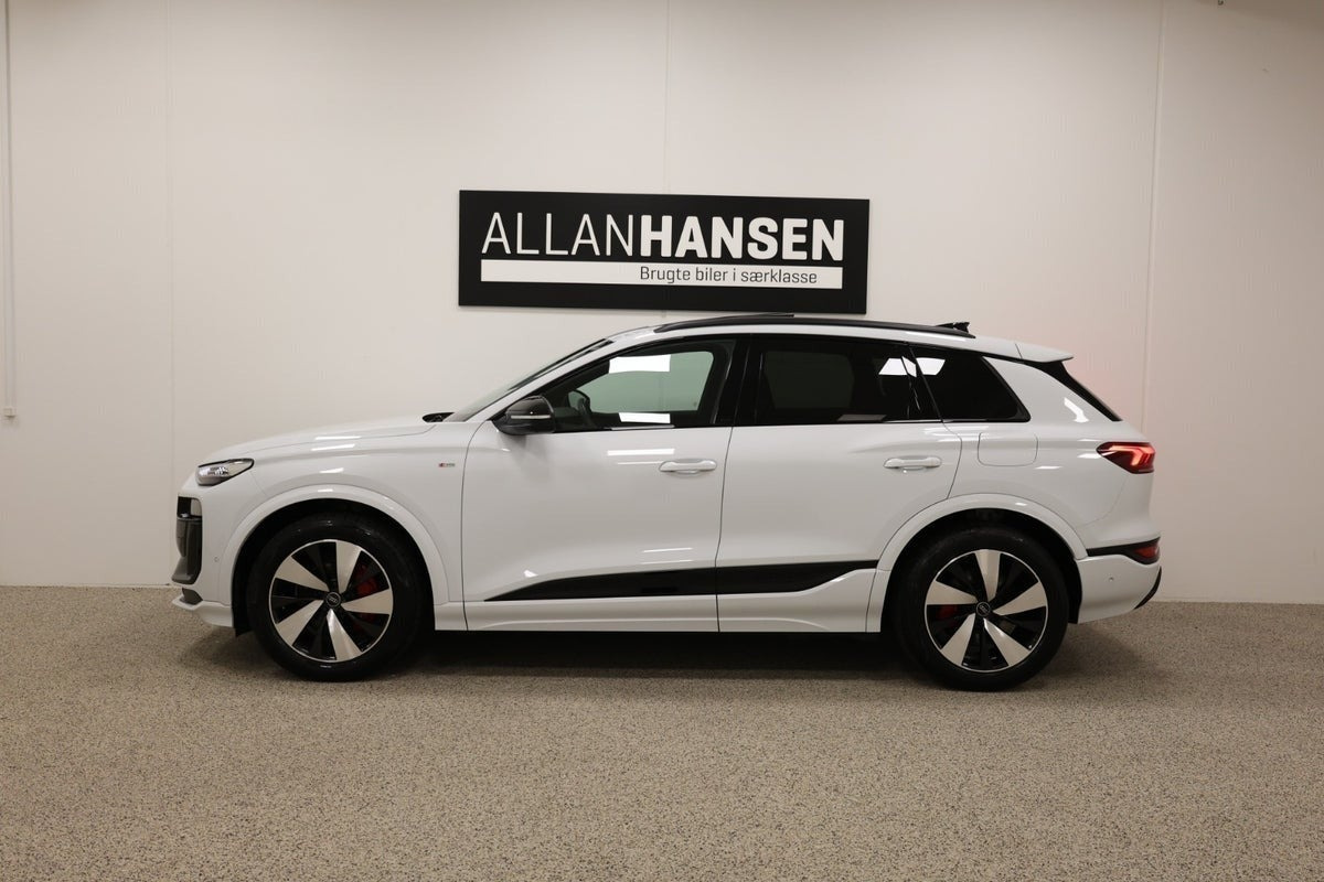 Hvid Audi Q6 e-tron fra 2024